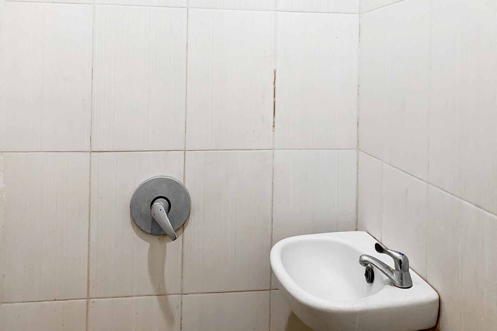 Karins Guesthouse Syariah Redpartner Бандунг Экстерьер фото
