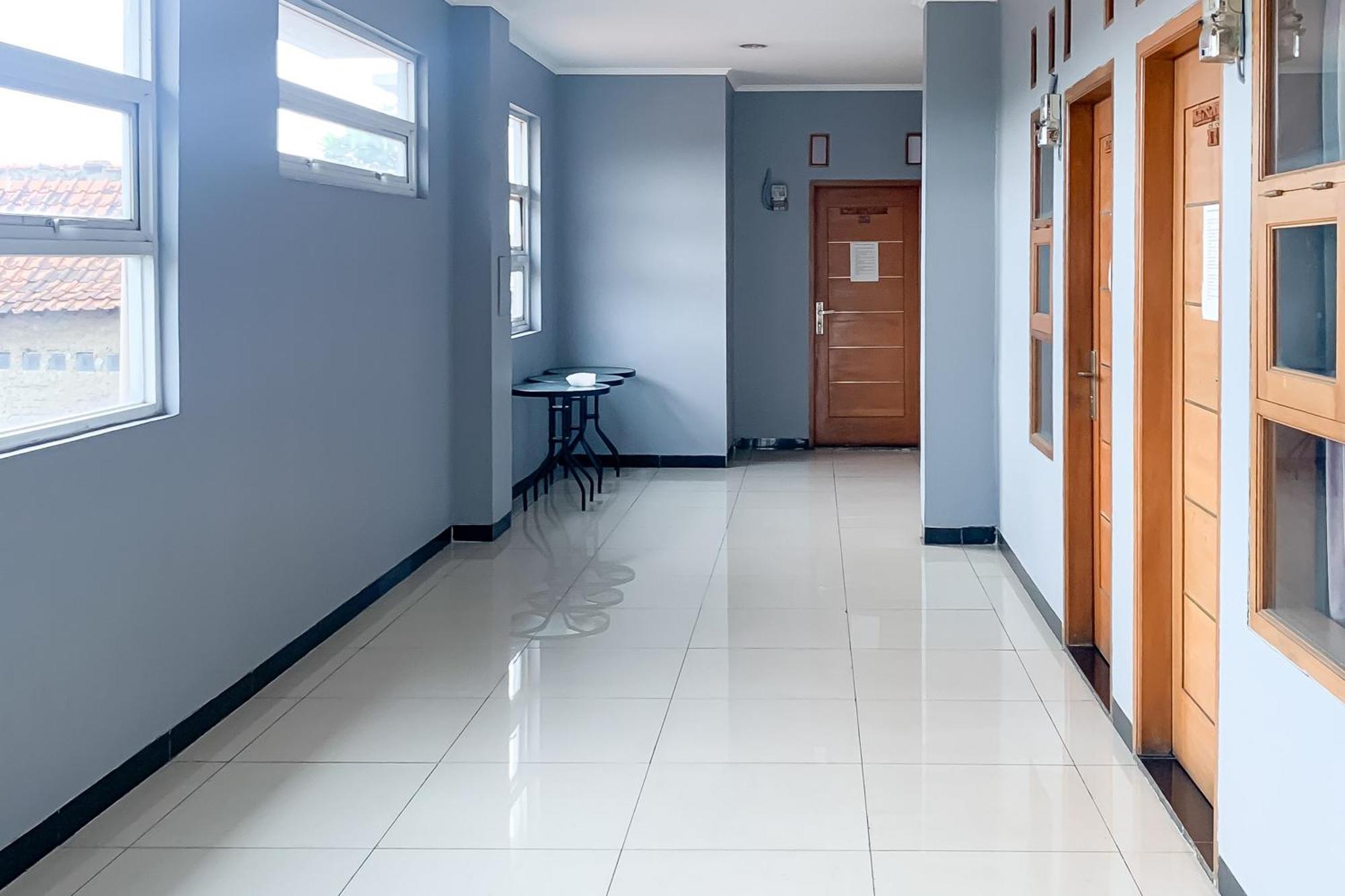 Karins Guesthouse Syariah Redpartner Бандунг Экстерьер фото